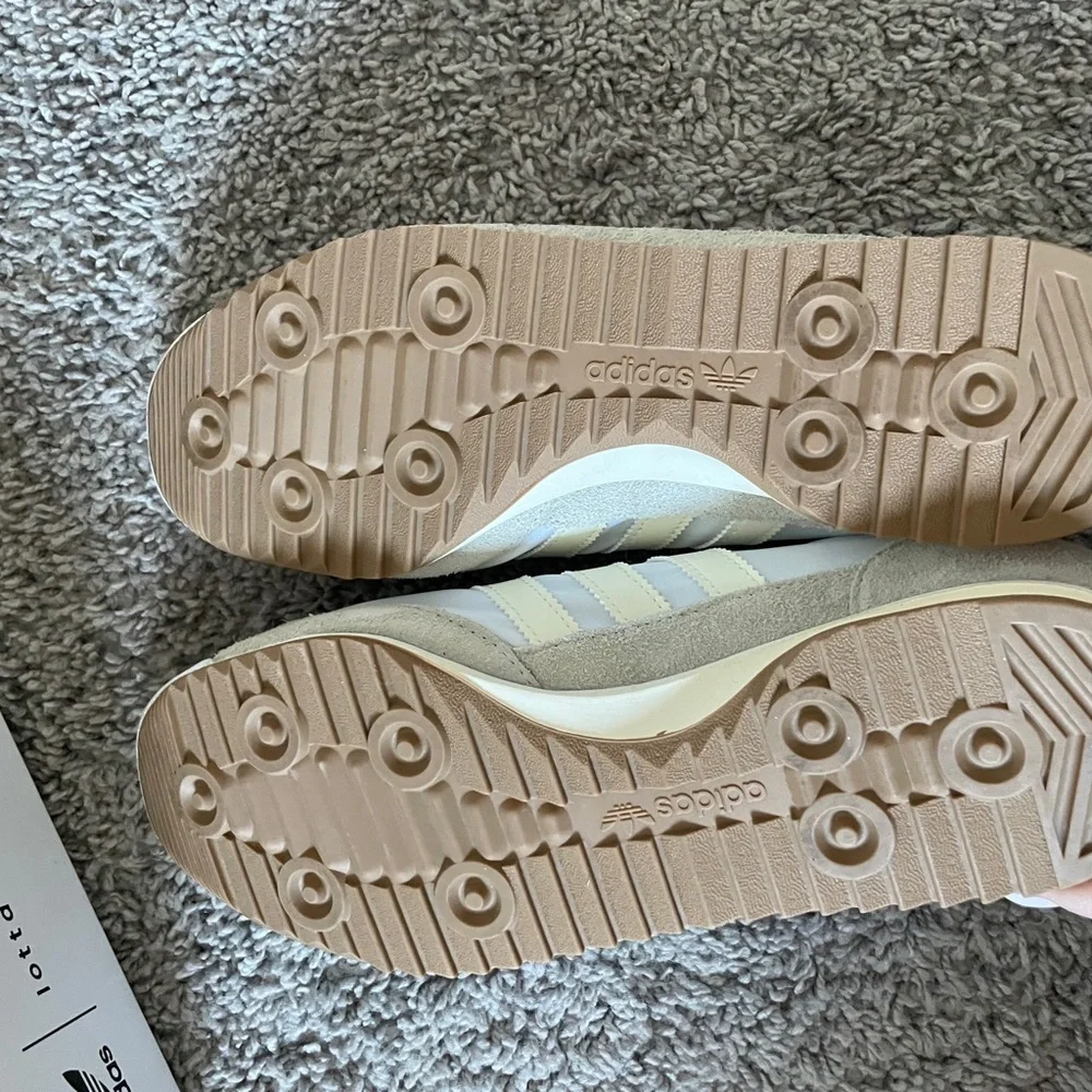 NEW Authentic Adidas Women’s Athletic Shoes Size 9 - Picture 15 of 16